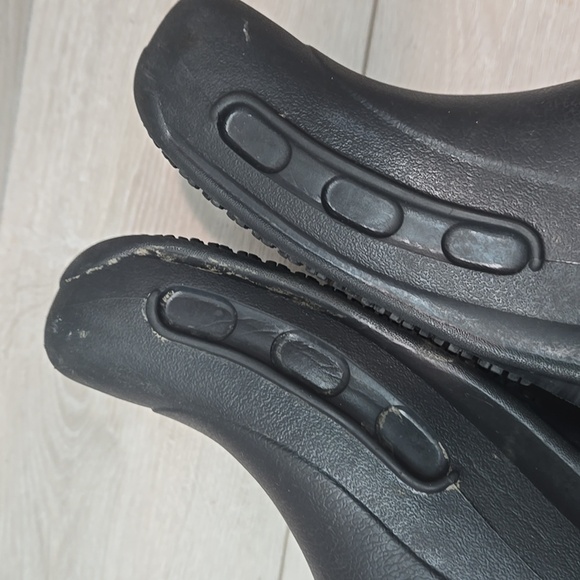 Crocs Men's Black Outdoor Rubber Clogs Shoes Sz 13 - Picture 8 of 11